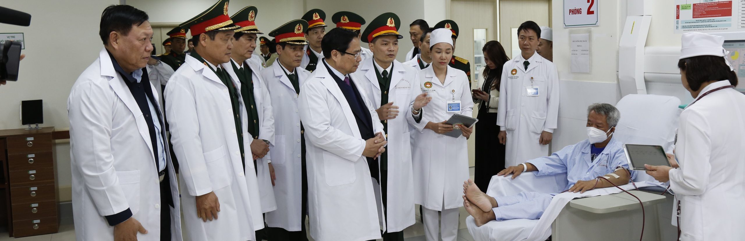 Thủ tướng Chính phủ Phạm Minh Chính thăm và chúc mừng Học viện Quân y