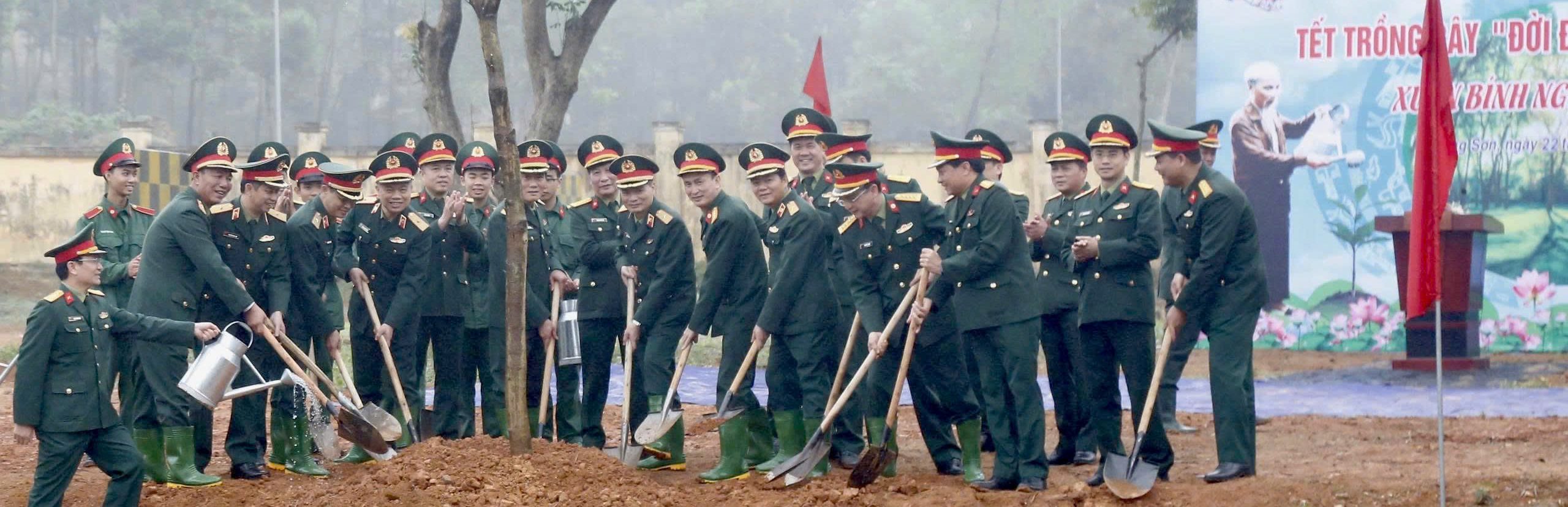HỌC VIỆN QUÂN Y LAN TOẢ NÉT ĐẸP VĂN HOÁ “TẾT TRỒNG CÂY ĐỜI ĐỜI NHỚ ƠN BÁC HỒ”